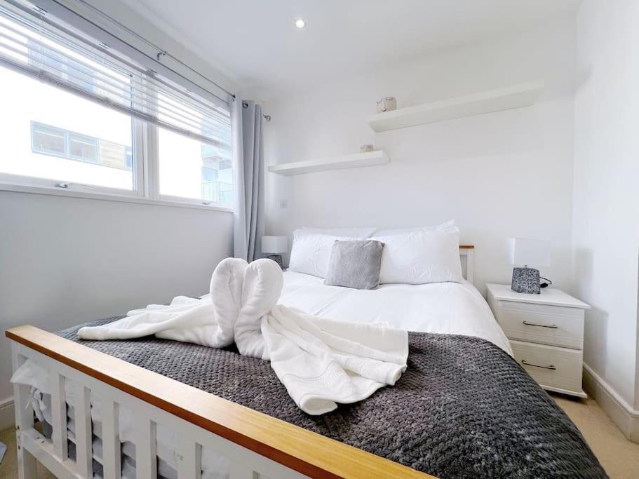 Stylish Seaview One-Bedroom Apt سوانسي المظهر الخارجي الصورة