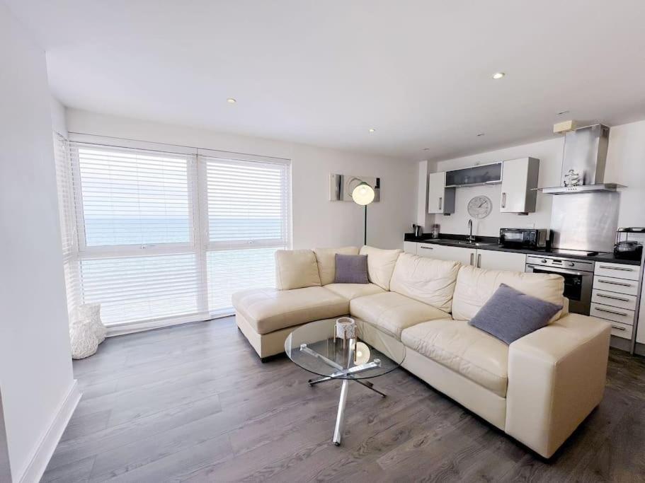 Stylish Seaview One-Bedroom Apt سوانسي المظهر الخارجي الصورة